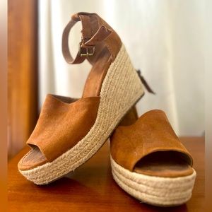 Universal Thread Women's Emery Espadrille Wedge Sandals